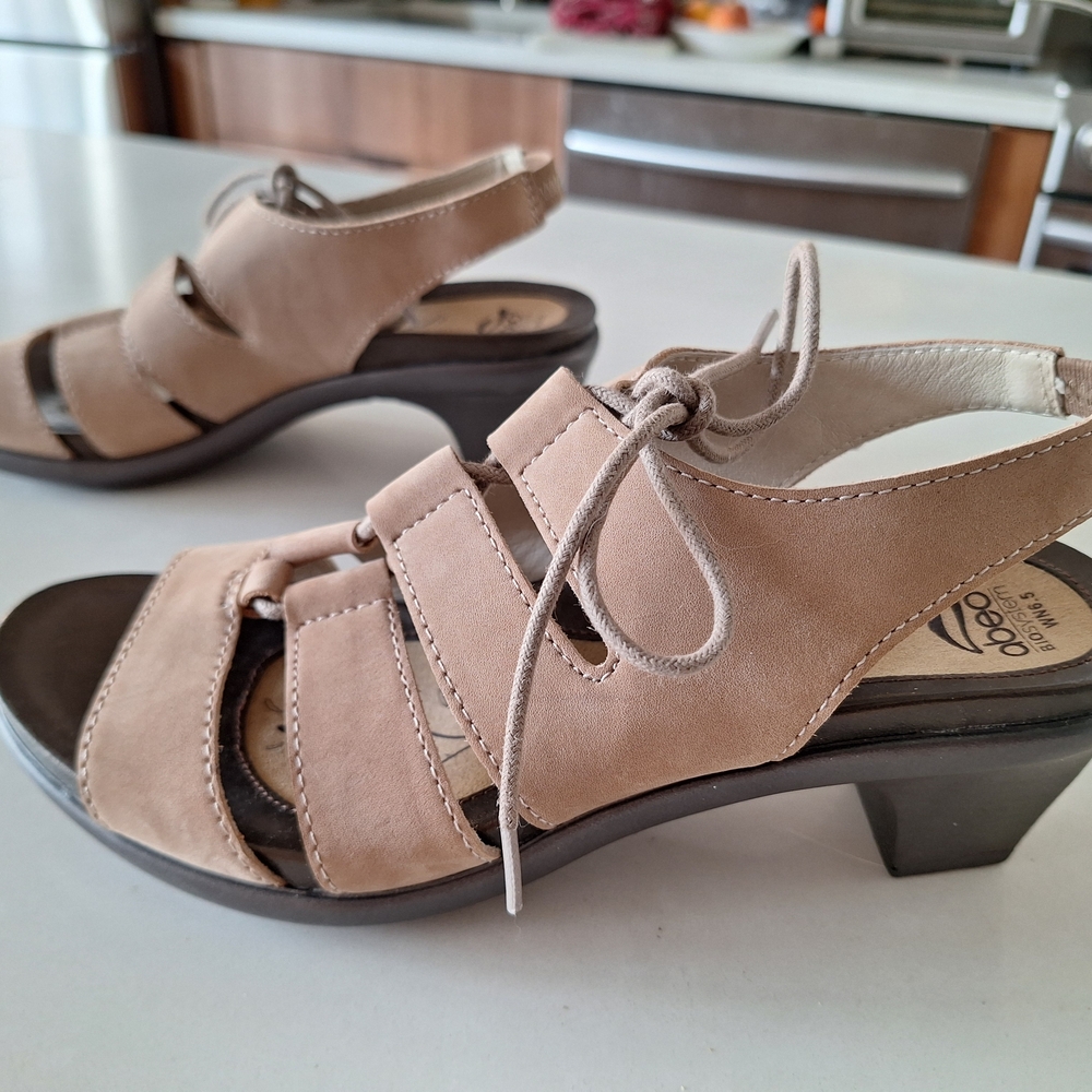 Abeo Women's Beige Strappy Sandals